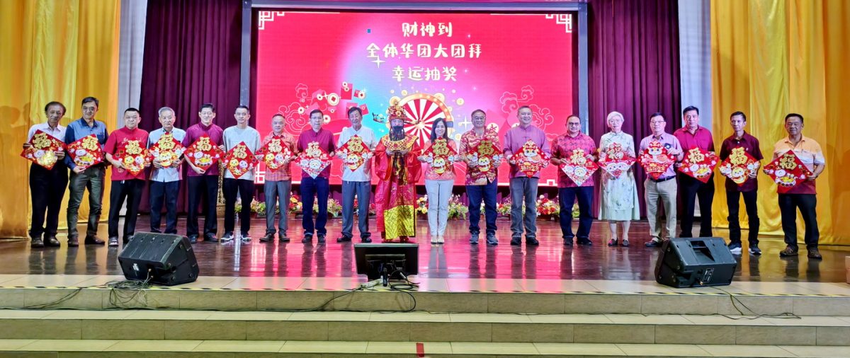 新加兰行动党新春大团拜,捐1万9千助5学校团体
