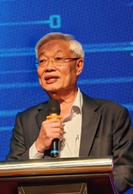 (早报头)大都会:(主文)滨华中学、拉曼大学、坤成中学签署“新兴科技与人工智能”课程合约,滨中AI实验室”推介礼