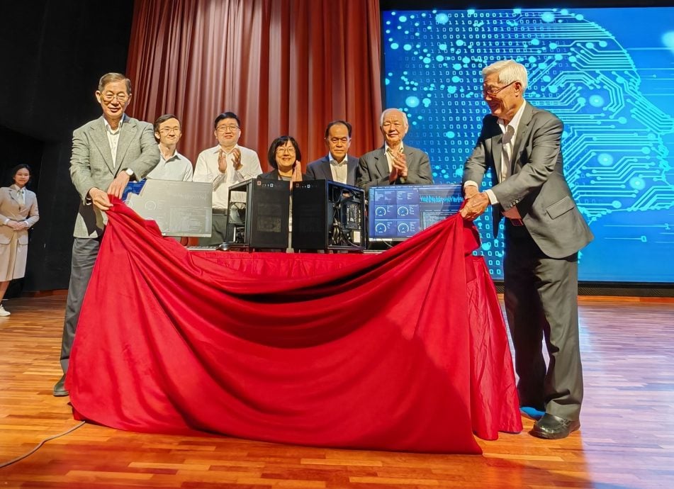（早报头）大都会：（主文）滨华中学、拉曼大学、坤成中学签署“新兴科技与人工智能”课程合约，滨中AI实验室”推介礼