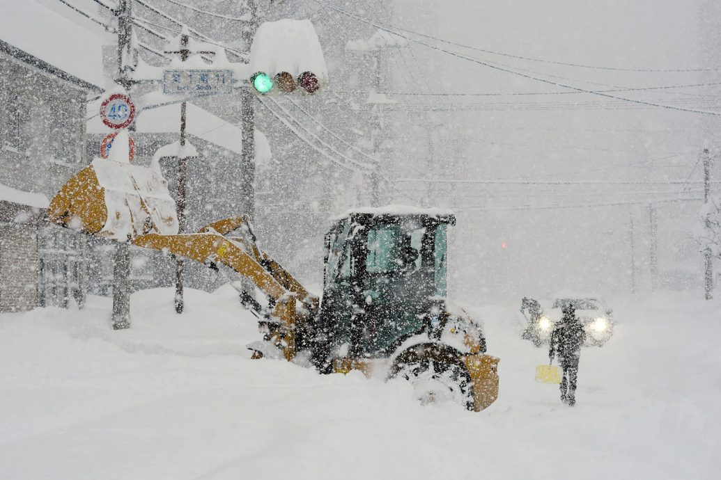 (视频)今冬最强寒流来袭 北海道一夜降雪1公尺 网传暴风雪灾情