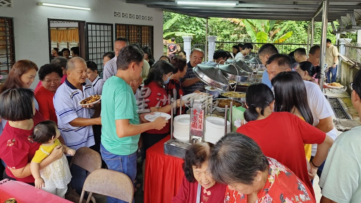 NS庇朥 / 巴力丁宜(港尾)新村新春团拜,获得超过200人当地村民及前村民同欢共庆。