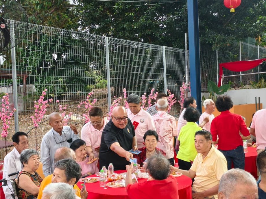 ns波德申:船头“蛇年新春团拜”