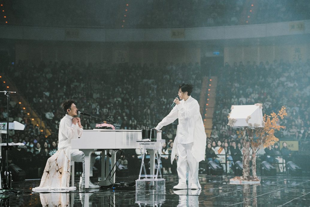 S.H.E合体示爱苏打绿 青峰大破音自亏“告别歌坛”