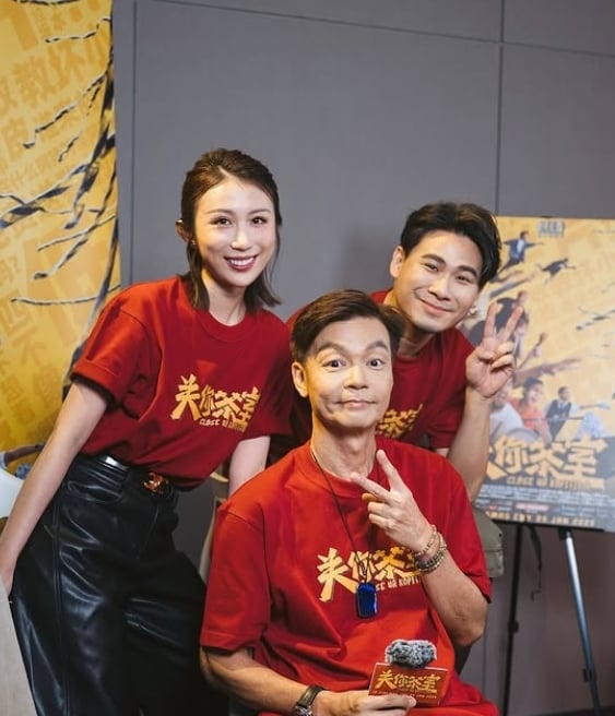 Yuriko带阿嬷看《关你茶室》 画面温馨引热议