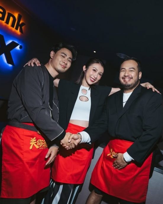 Yuriko带阿嬷看《关你茶室》 画面温馨引热议