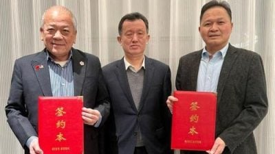 吴添泉：象征马中友谊 “泉州号”龙舟下水 意义重大