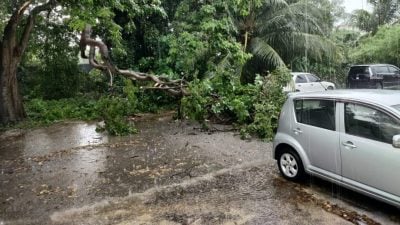 2小时豪雨 班达马兰南区等地 闪电水灾