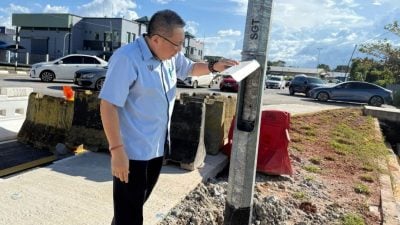 黄鸿圣：没路灯夜太黑 . 市长不拿人命来“搏”