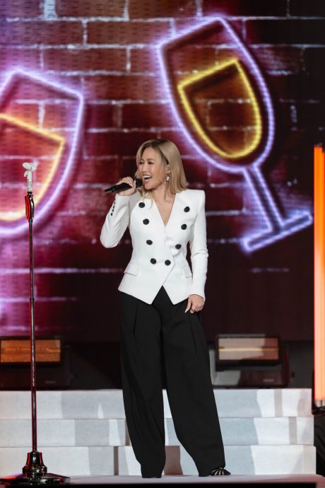 A-Lin唱《特别的人》悼念方大同 哽咽吐“我们会再见”