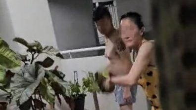 男穿四角裤丢垃圾 邻指猥琐结下梁子