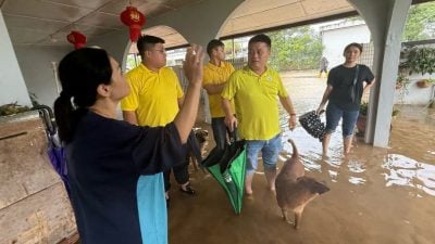 5哩工业区海景花园．豪雨2小时引发水灾