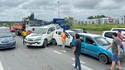 罗里疑刹车不及酿祸．6车连环撞人无恙