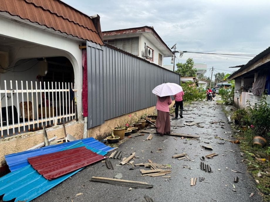 一道雷光后出现“龙卷风” 20多间民宅惨遭毁坏