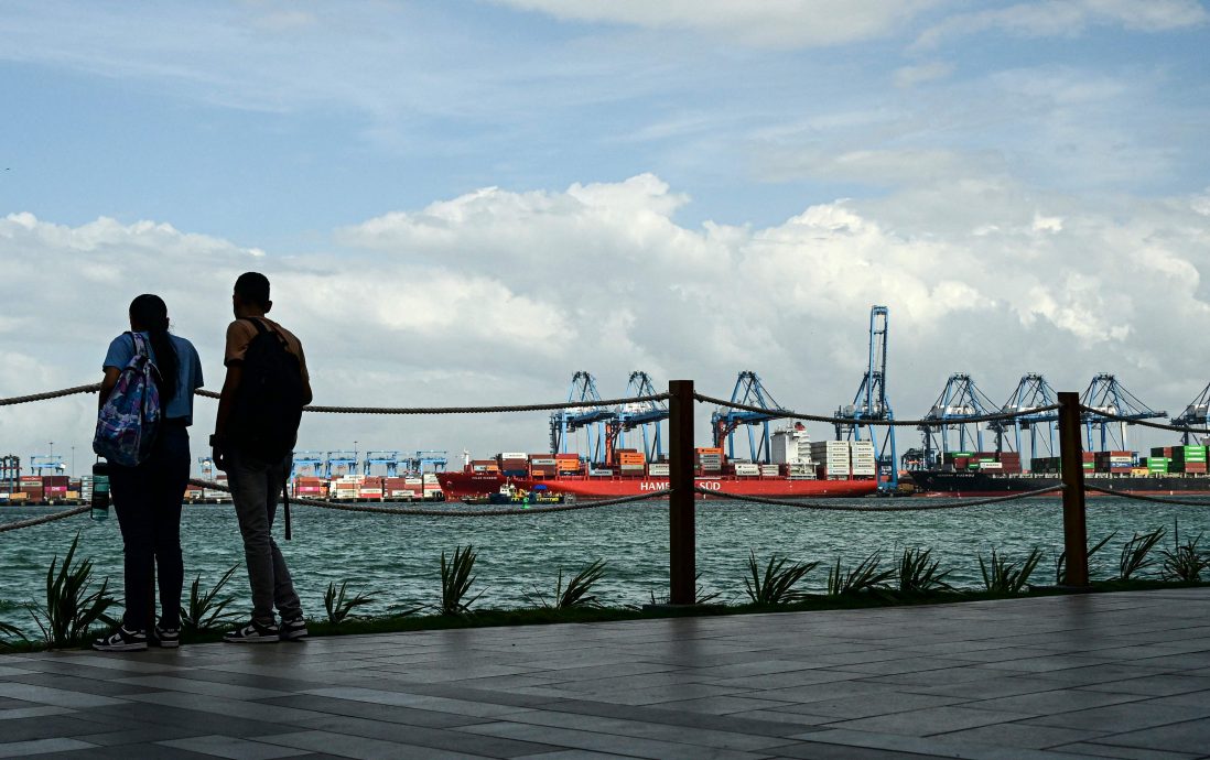 不敌特朗普强力施压 李嘉诚旗下出售巴拿马运河港口营运给美企