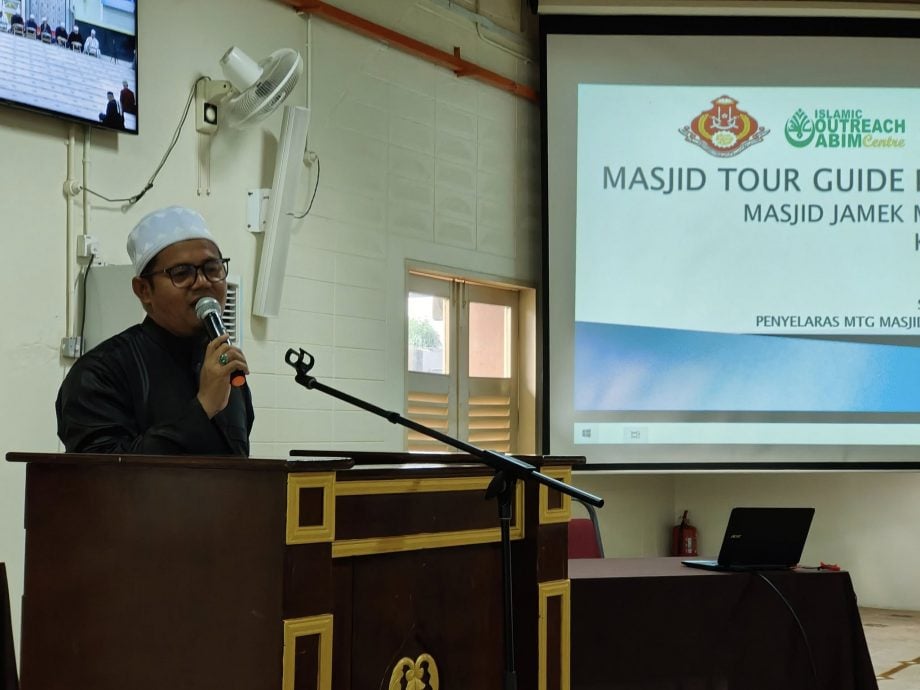 东头：哥市百年扎米穆哈玛迪清真寺（Masjid Jamek Muhammadi）举办斋戒月亲善活动（Program Mahabbah），邀请华社团体代表到清真寺开斋，通过跨种族的交流活动，让非穆斯林对斋戒的意义有更深层的认识。