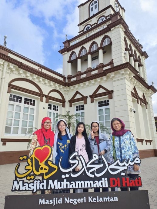 东头：哥市百年扎米穆哈玛迪清真寺（Masjid Jamek Muhammadi）举办斋戒月亲善活动（Program Mahabbah），邀请华社团体代表到清真寺开斋，通过跨种族的交流活动，让非穆斯林对斋戒的意义有更深层的认识。