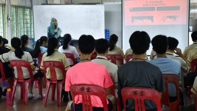 丹中邀专家讲解地中海贫血 学生获益良多