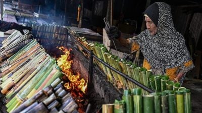 开斋节餐桌必不可少 基惹竹筒糯米热销