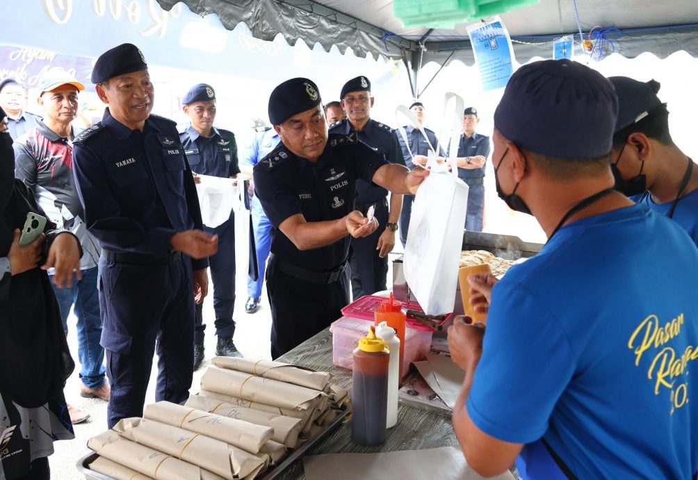 东：彭亨总警长巡视斋戒月市集