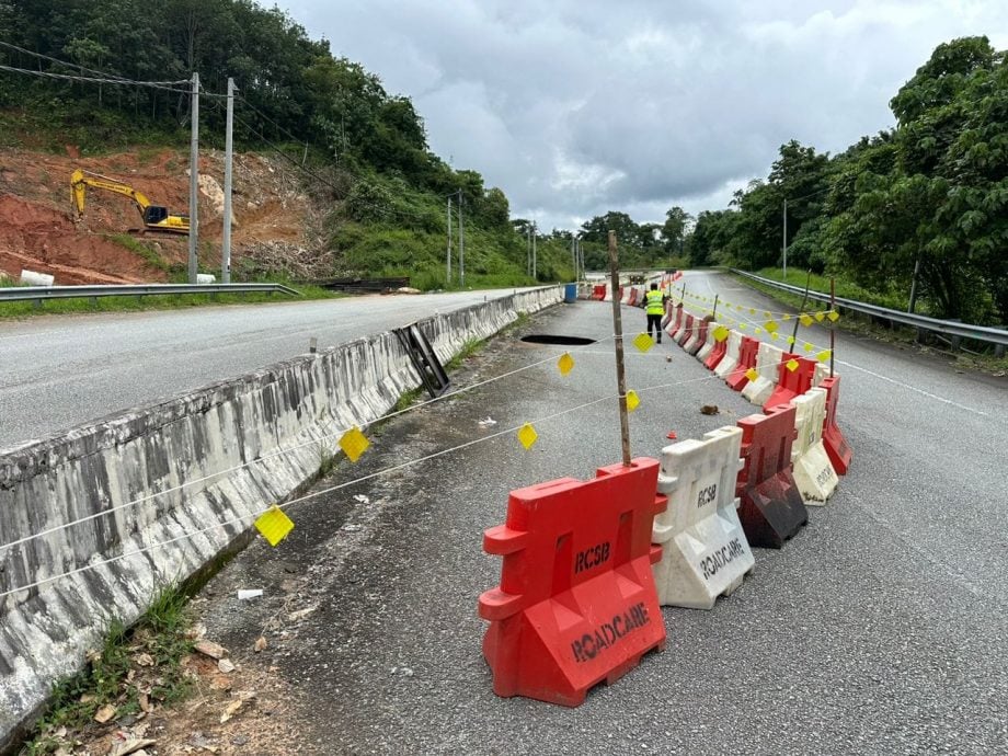 东：话望生通往罗京高原第78公里路段有3处塌陷的路面正在进行抢修，预计本月28日起会开放单边车道给轻型车辆通车。