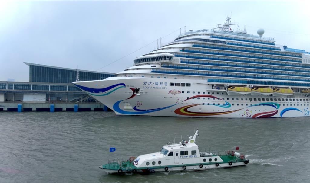 中国首艘国产大型邮轮完成100航次 服务逾35万人次