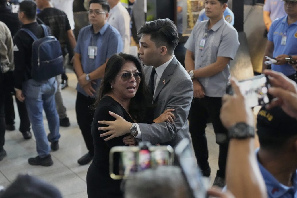 从香港返回菲律宾 杜特尔特在机场被捕