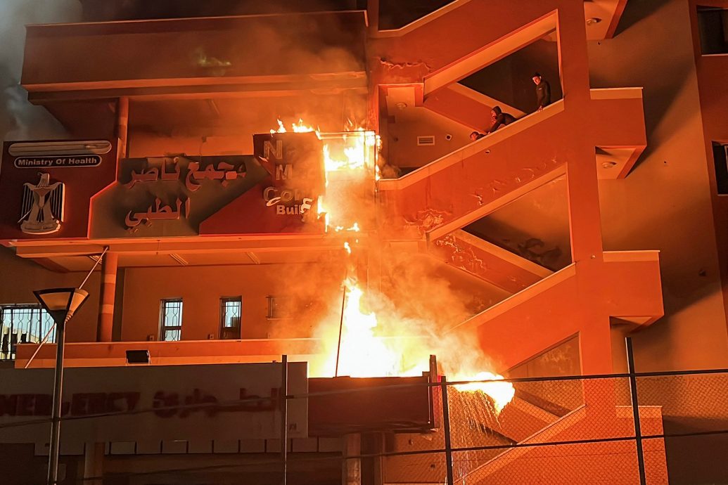 以军袭击加沙南部最大医院引发大火 至少1死多伤