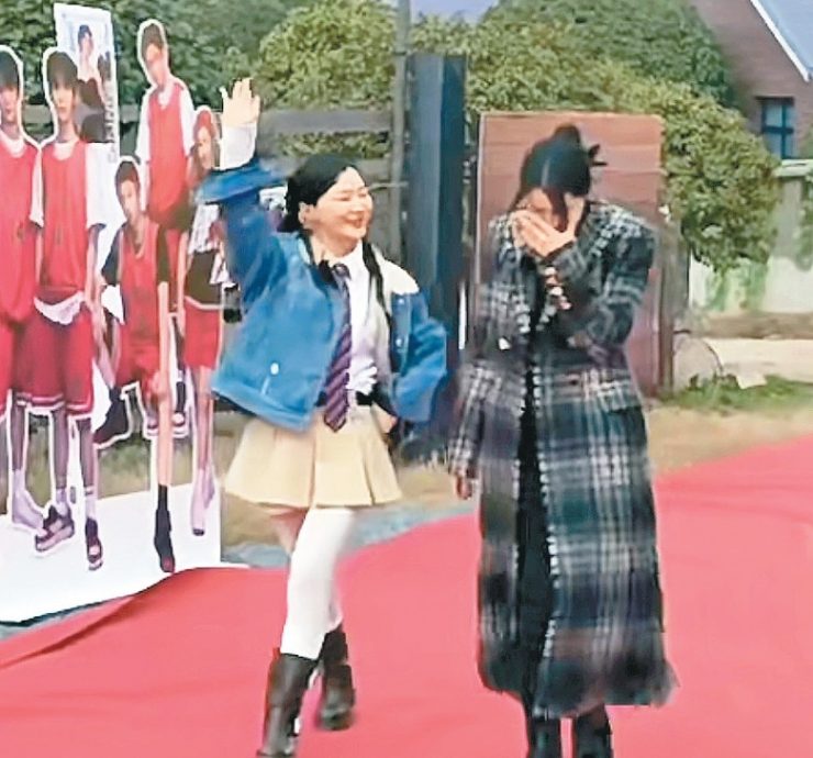 传参演周星驰《少林女足》 迪丽热巴成最高颜值“星女郎”