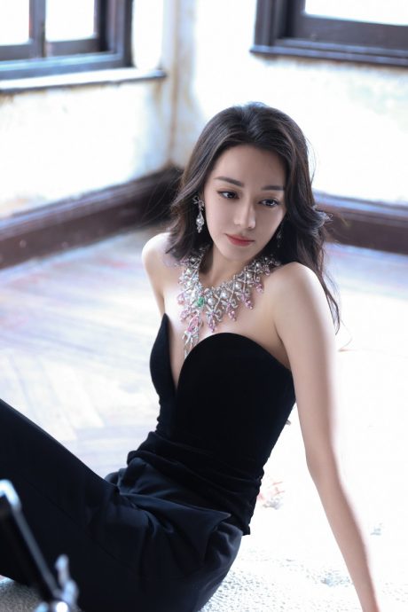 传参演周星驰《少林女足》 迪丽热巴成最高颜值“星女郎”