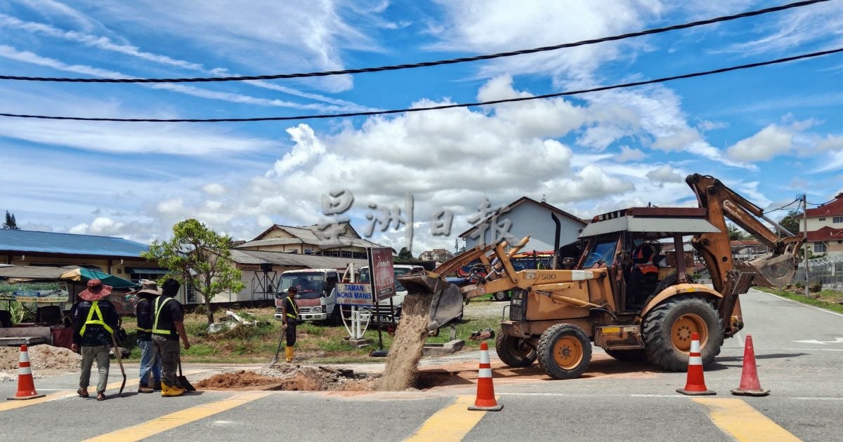 供星洲网：沉香路面渗水频现 短短一公里“四处”爆水管