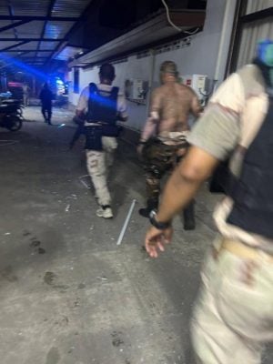 全国:与吉兰丹州只有一河之隔的泰南哥乐镇,昨晚再次发生炸弹爆炸和枪击案。在3个不同地点发生的恐袭事件,已造成2死8伤的惨剧,爆炸巨响甚至传到丹州的兰斗班让区。