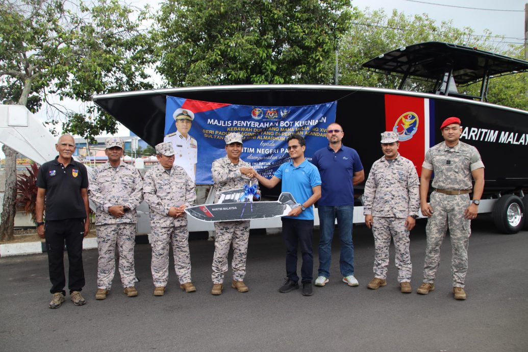 国家元首苏丹依布拉欣赐予一艘高科技高速拦截船，予彭亨海事执法机构。