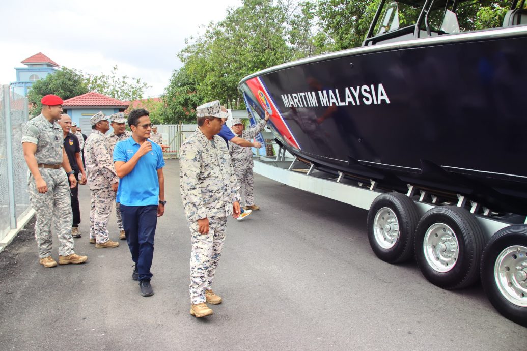 国家元首苏丹依布拉欣赐予一艘高科技高速拦截船，予彭亨海事执法机构。