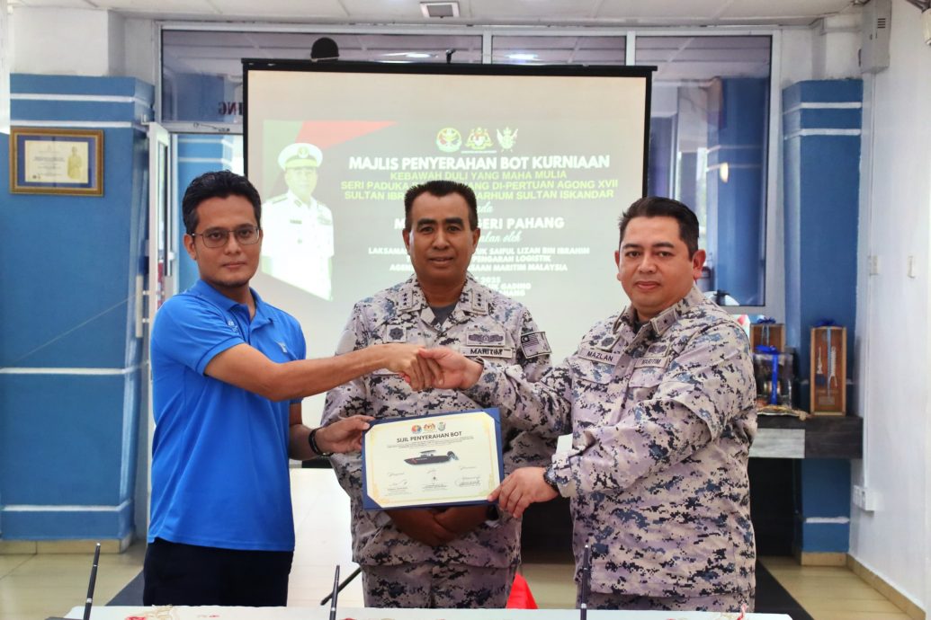 国家元首苏丹依布拉欣赐予一艘高科技高速拦截船，予彭亨海事执法机构。