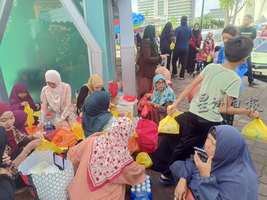 暖势力:一群妈妈志愿者派食物温暖人心 减轻负担