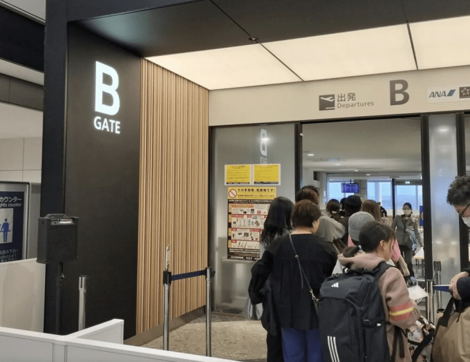 北海道机场安检员涉胸袭女游客 被捕后称“不记得“ 台女:他偷捏我乳头