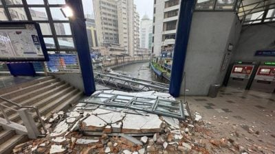 午后大雨 占美清真寺轻快铁站墙塌 市中心和甲洞都有树倒