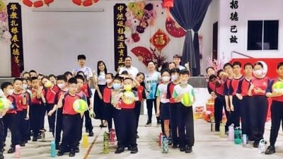 双溪泗里中华小学 创校来首迎4巫裔学生