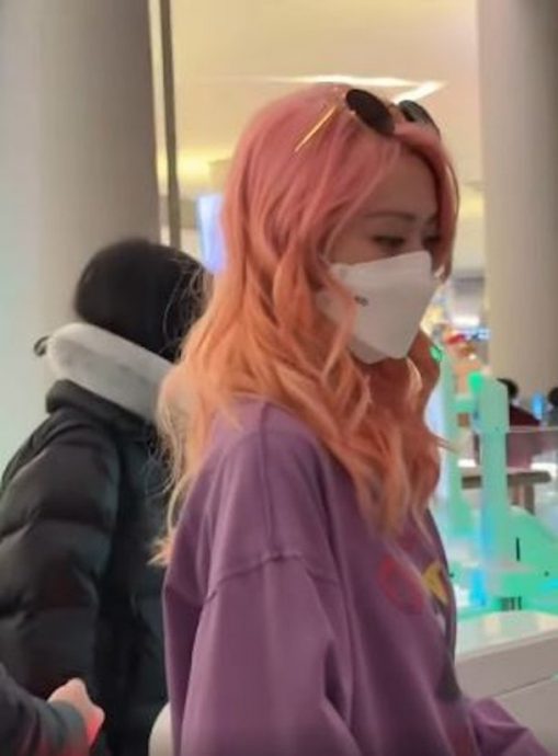 双眼红肿现身北京机场　网忧薛凯琪抑郁症复发