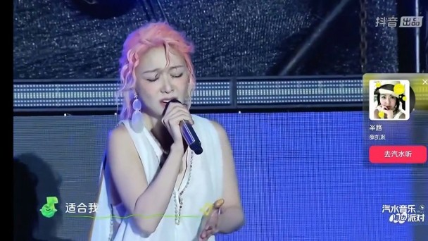 双眼红肿现身北京机场　网忧薛凯琪抑郁症复发