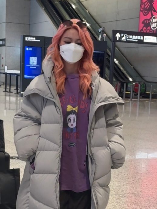 双眼红肿现身北京机场　网忧薛凯琪抑郁症复发