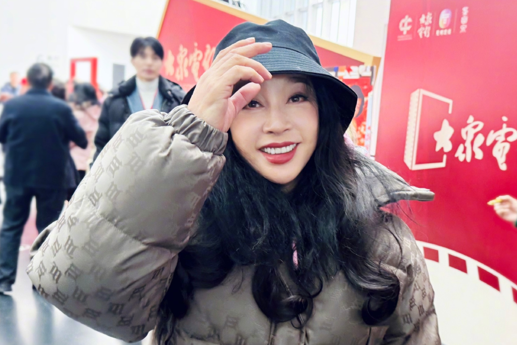 否认8个男友传闻　刘晓庆以吃“水果”论婚姻