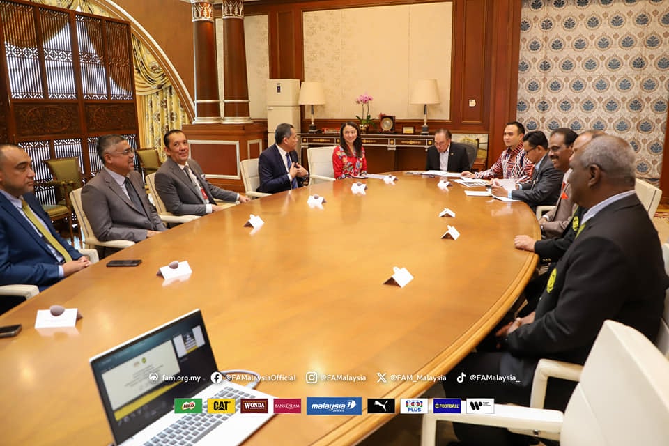 商讨国足运动未来发展 佐哈里入布城拜访安华