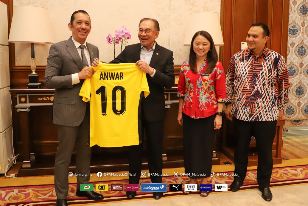 商讨国足运动未来发展 佐哈里入布城拜访安华