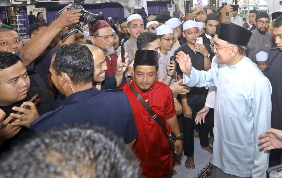 夜报封面１∕安华：不允许骑劫宗教和种族，成为一种武器来谋取私利