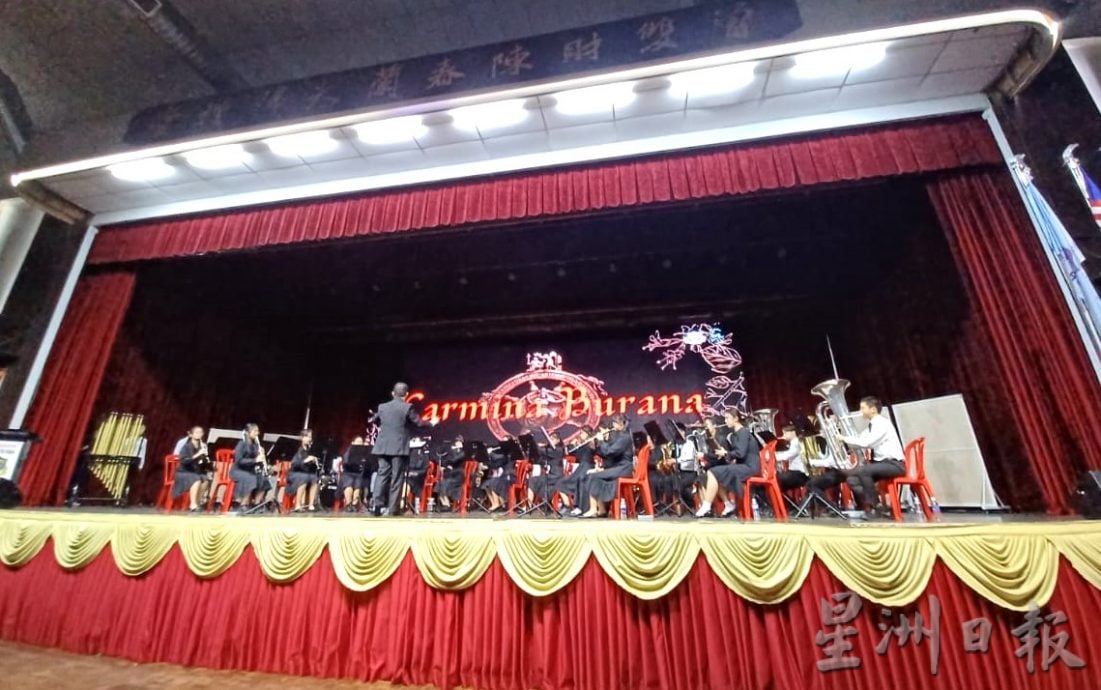 育华学校铜管乐队“FORTISSIMO!”演奏会，整千人捧场