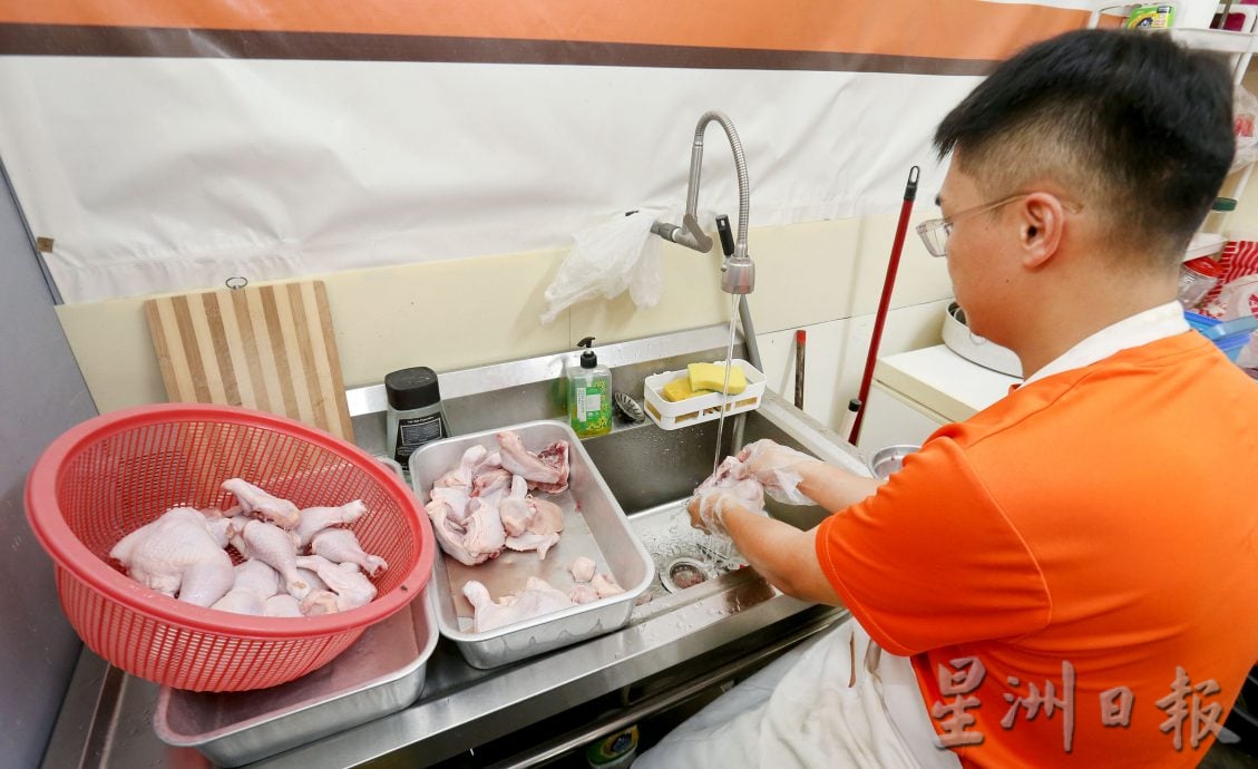 大霹雳封底主文／【人气美食】／设计师卖炸鸡逆袭人生 炸鸡滑嫩多汁口感十足 