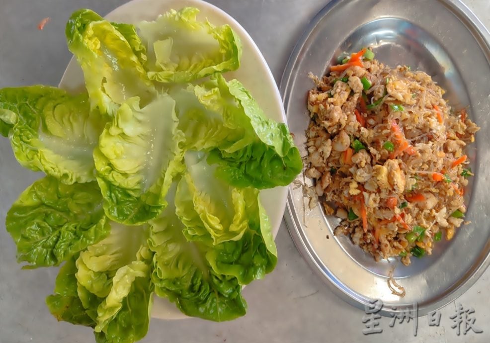 大霹雳封底主文/【人气美食】/阿妹海鲜肉骨茶真棒 渔村上岸海鲜添美味