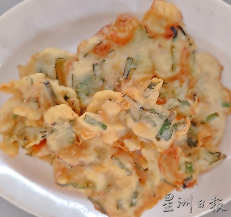 大霹雳封底主文／【人气美食】／阿妹海鲜肉骨茶真棒 渔村上岸海鲜添美味