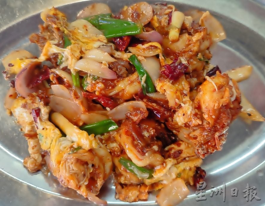 大霹雳封底主文/【人气美食】/阿妹海鲜肉骨茶真棒 渔村上岸海鲜添美味